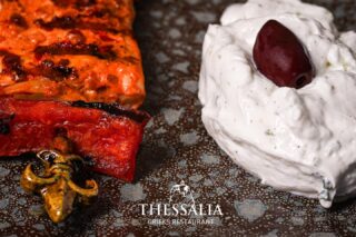 Kent u hem al? Onze Suflaki Kotopoulo. Deze licht pittige spies van kipfilet met paprika en ui wordt geserveerd met zaziki wat zorgt voor een beetje verfrissing en balans. De Griekse salade, frites en rijst kunnen uiteraard ook niet ontbreken! Bent u al nieuwsgierig geworden?

#restaurantthessalia #grieksrestaurant #grieks #griekenland #greece #greecelover_gr #greecestagram #greekfood #dinner #dinnerideas #eten #avondeten #food #foodphotography #foodstagram #instagood #instafood #photography #photography #macrophotography #uithoorn #uithoornaandeamstel #amstelveen #aalsmeer #kudelstaart #mijdrecht #chicken